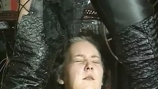 Şaplak atmak amcığını damlıyor