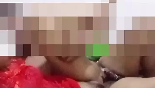 İnsanların karısı kocası oraya işe gittiğinde gerçekten daha lezzetli, işte o zaman onun boş evine gizlice giriyorum