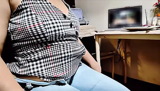 Nicole Karnını Dolduruyor - Geğirme Ve Göbek Ovma