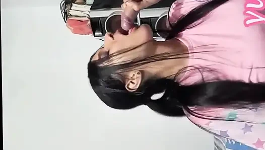 Azgın üvey anne üvey oğlunu baştan çıkarıyor ve tüm dölünü yutuyor