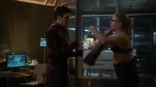 Emily bett rickards - flaş s1e08