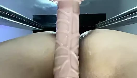 Aynam beni büyük yarağıyla sikiyor