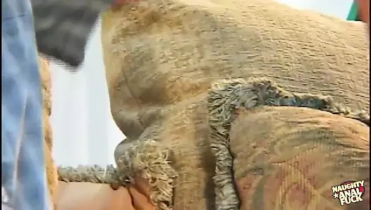 Bir fotoğrafçı için modelini götten sikmek kadar tatlı bir anlaşma yok