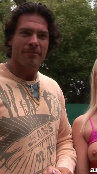 Незабываемый момент от "Брюнетка и блондинка-теннисистки в тройничке ЖЖМ на улице"