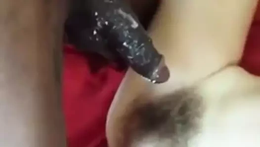 Cuck erkek arkadaşı bbc ile seksi kız arkadaşını paylaşıyor