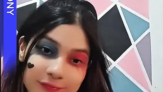 Büyük üvey kız kardeş tatilde aynı yatağı paylaşmak zorunda