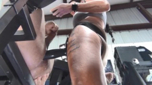 Hikayelere belden bağlamalı - takma yarakla Pazar sodomi onu çabucak boşaltıyor. 8 bakış açısı.