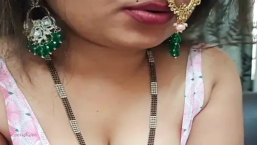 Ateşli desi Hintli kız ateşli zıplayan göğüs uçları desi teyze güzel yüze bakıyor ateşli şov