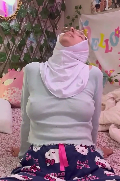 muslim- yoga- in- hijab- day- 13