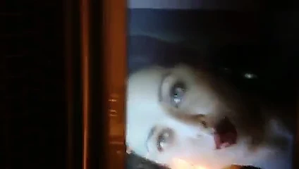 aishwarya rai'nin sıcak kırmızı dudaklarındaki cum!!!