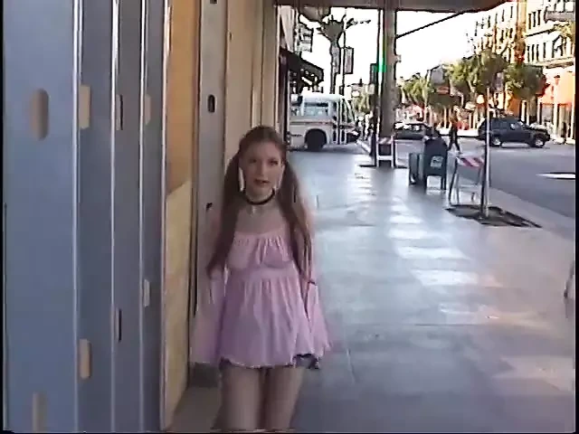 Azgın küçük fahişe alır onu kedi yaladı ve becerdin içinde ona cell