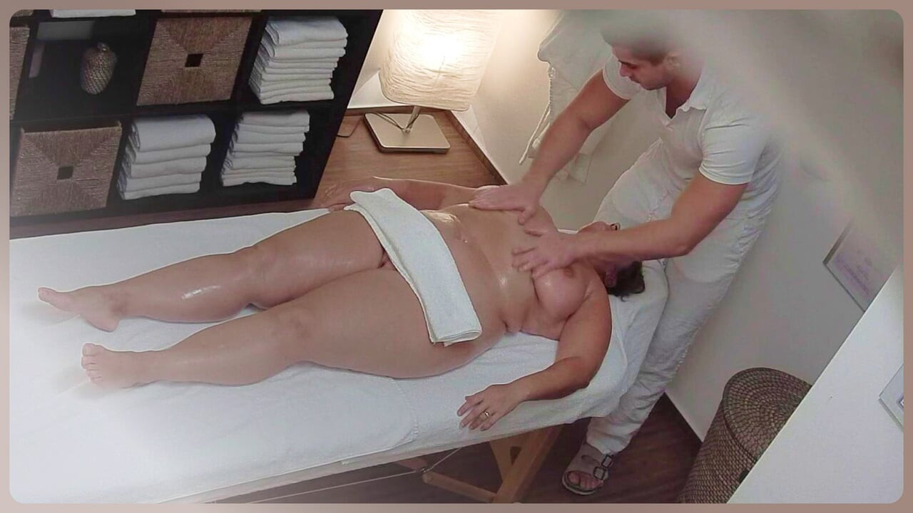 Şişman orta yaşlı seksi sürtük yarağa inek gibi biniyor