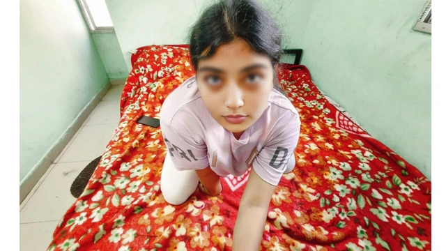 Hintli güzel 18+ sıkı amcık sikişi xxxx, evde yalnız üvey kız kardeş üvey erkek kardeşinin büyük zenci yarağı tarafından çok sert sikiliyor