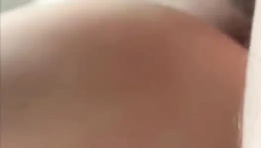 En İyi Arkadaş İnliyor ve Daha Derine Girmesini İster