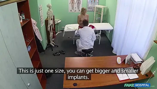 Fake hospital - tombul götlü tombul sarışın zevk için doktorun yaramaz teklifini alıyor