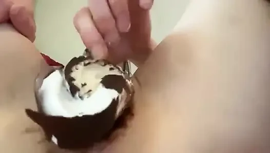 Melanie salatalık ve başka şeylerle