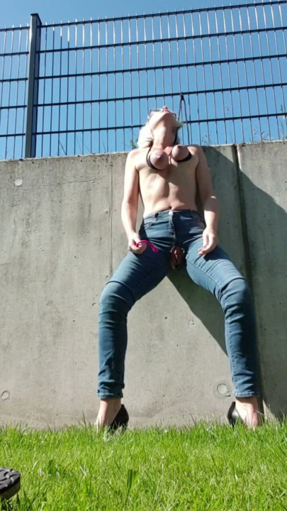 Squirting and orgasm at wall | Clip 1