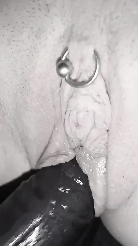 Natte van dildosunu içine alıyor