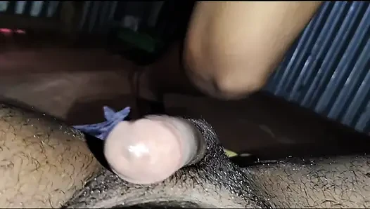 Hintli kadın domaltarak seks yapıyor