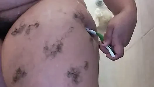 Chubby shaves while showering she loves it