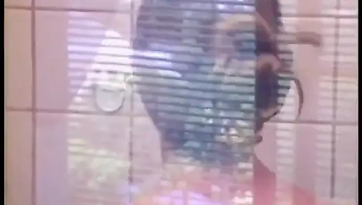 Üniversiteli kız iyi bir göt sikişinin tadını çıkarıyor