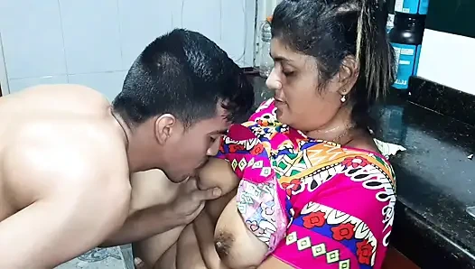 Aly Denali'nin lezzetli amını sikiyor