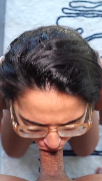 Смотри, как я с глубокой глоткой и трахом в спортзале!