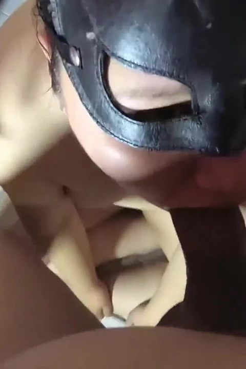 Seks kölem başka bir göt gibi boğazını siktiğimi seviyor