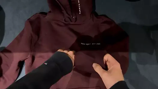 Yeni tommy hilfiger hoody'ye boşalıyor