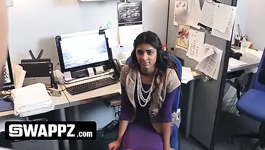 Üvey kızlarımızı ofise getirmek cinsel hızla oluyor - swappz