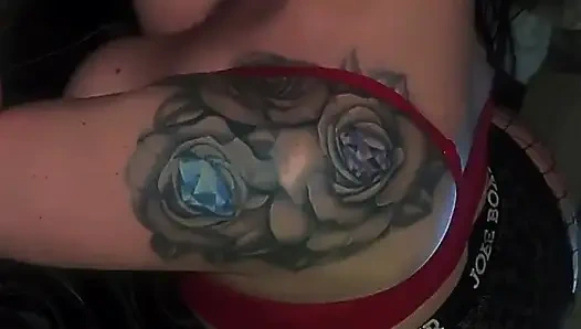 Dizlerimin üzerinde yalvarıyor