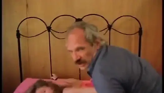 Yaşlı ve genç nostaljik amcık büyük yarak emiyor