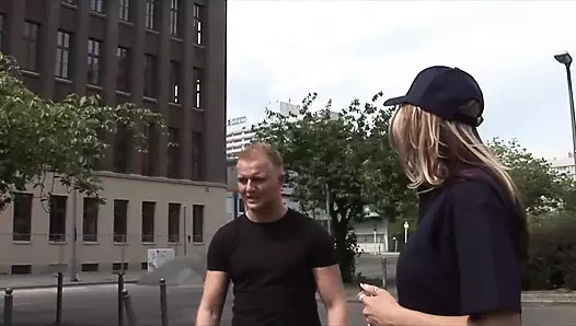 Frankfurt'ta oyuncu seçmeleri, orta yaşlı seksi kadın