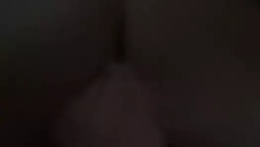 Dick için yalvarırken onu sallayarak