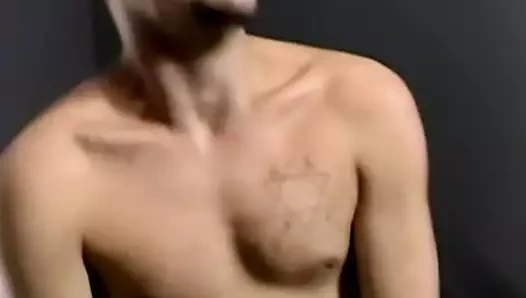 genç amatör barebacks onun gay ve kırlangıçlar yükler arasında Cum