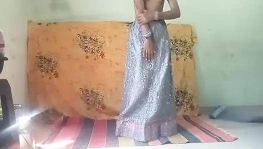 Hintli evli kadın Pranita binip arkadaşıyla sikişiyor