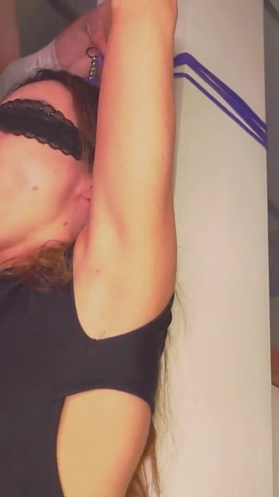 Ağıza boşalma anı "Bir yabancı tarafından bağlı. Yüzümü çok sert sikti!"