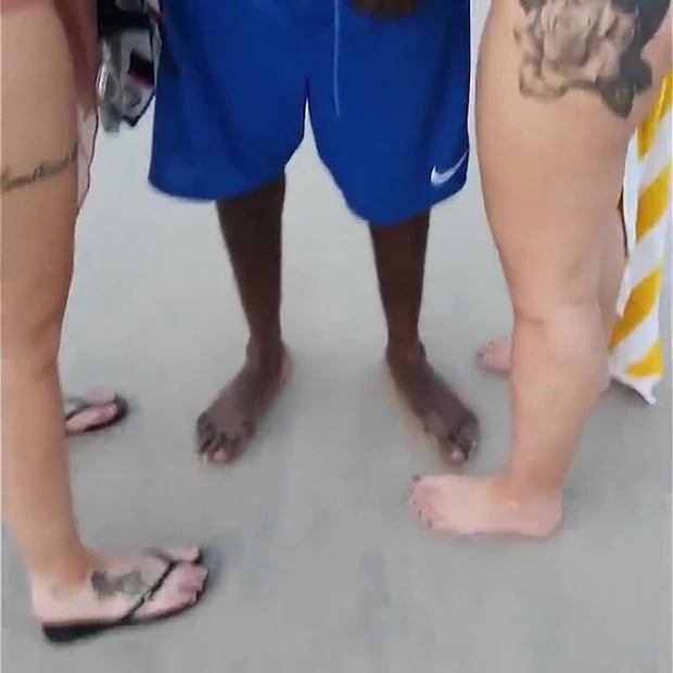 Приключения шлюшки-нудистки на cap d'Agde