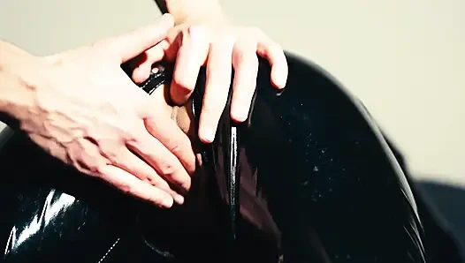 Poposuna parmağıyla vajinamı mastürbas ediyor