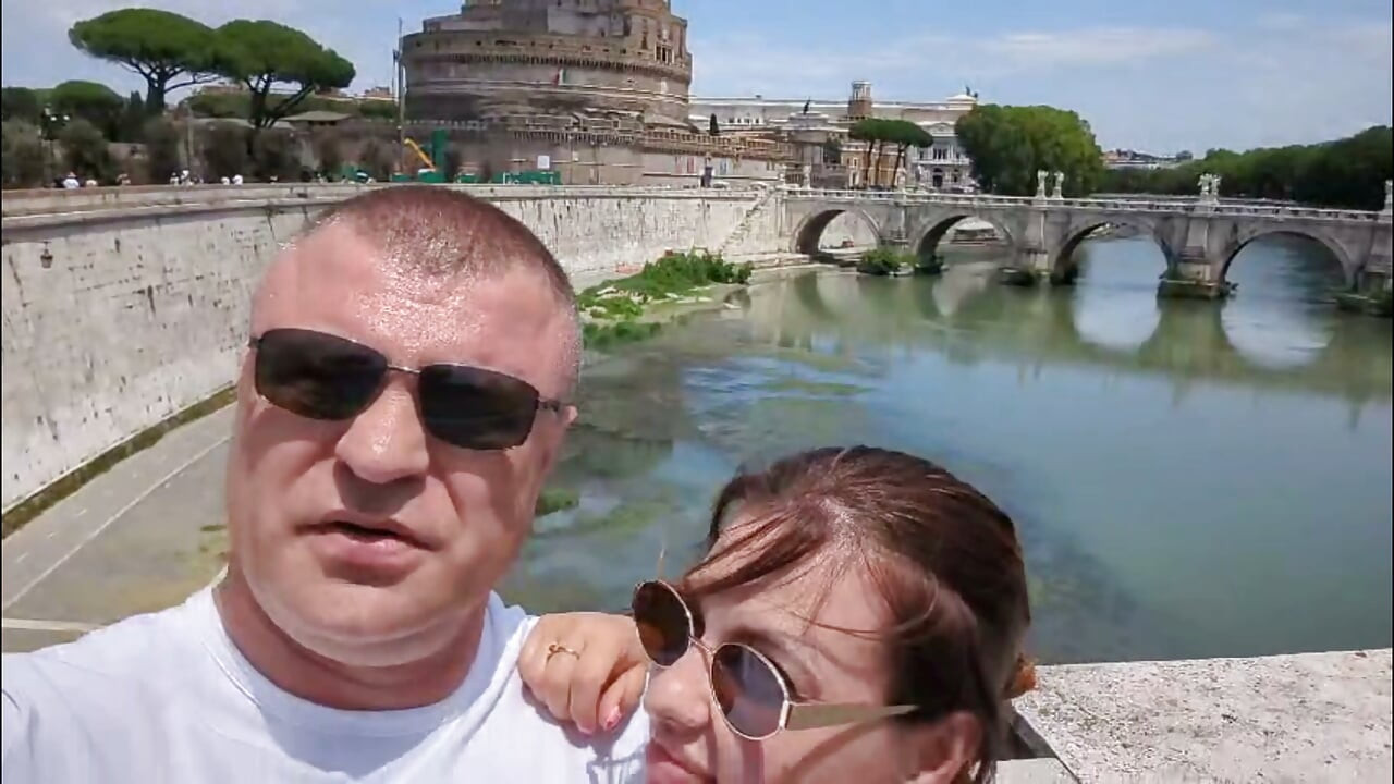 Roma'da Sert Çift Seks - Tüylü MILF Ayna Önünde Oyun & İçine Boşalma