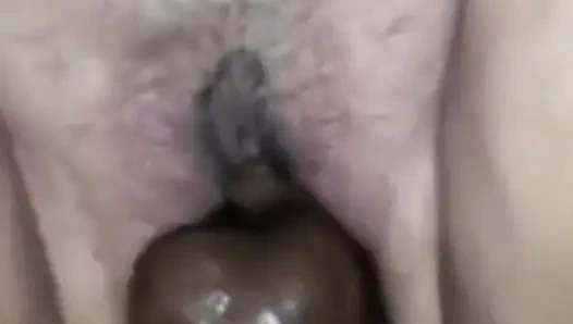 Yumruk sokma Polonyalı iri güzel kadın yoğun inleyerek fışkırtarak orgazm oluyor