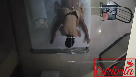 Külotlu genç yakın çekim seks (erkek ceza piercingi alıyor)