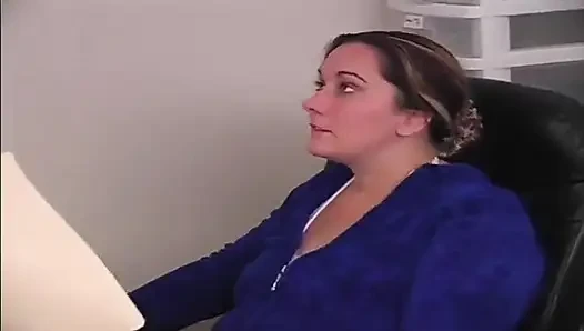 İri güzel kötü kızlar: iri güzel kadın
