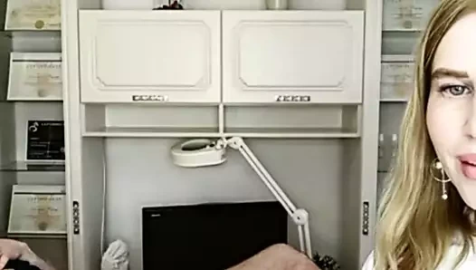 Küçük penisli bir adam için derin bikini ağda