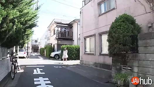 Yürüyüşe çıktım sonra komşum beni nasıl yaptığı için davet etti.