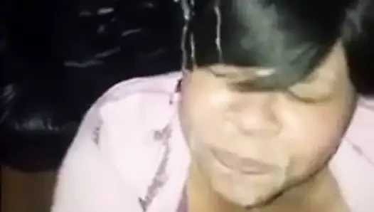 İyi kafa delicesine büyük yüz spreyi