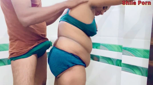 Hot Aunty Ko Godi Uthakar Chudai Kiya