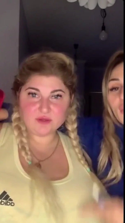 Inna Horiachkivska ve kız arkadaş 2021'e tezahürat ediyor | Klip 1