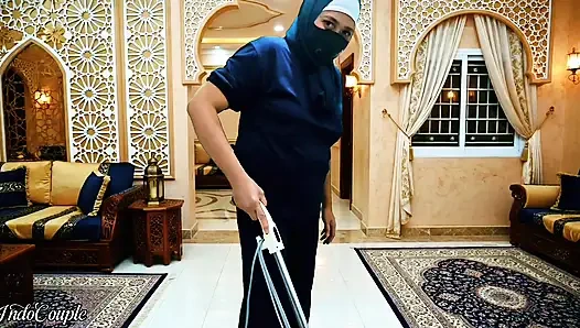 Muslim Hijab Enak bos Perawan Bandung pengen aku nyepong kontol kecil pembantu rumah tangga di Saudi