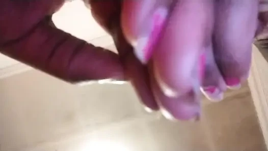 Tırnaklarımdaki ojeden kurtulmaya çalışıyorum ama ilk bölümde başarısız mı?